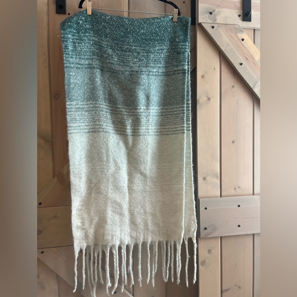 NWOT MerSea Fringe Blanket Scarf
